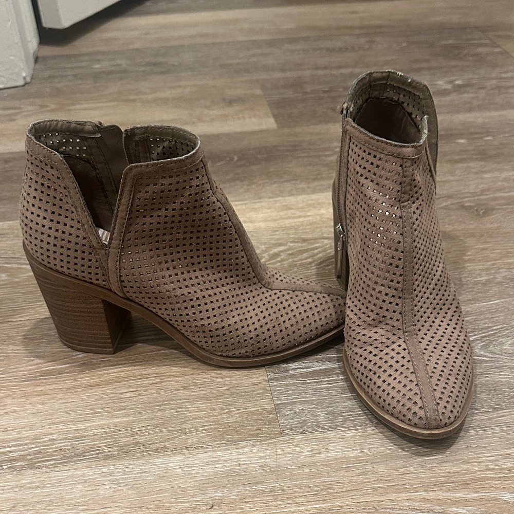 DV by dolce vita ankle boot